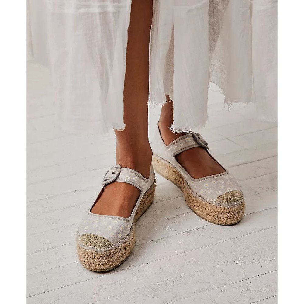 FREE PEOPLE Surfside Daisy Mary Janes / Ecru